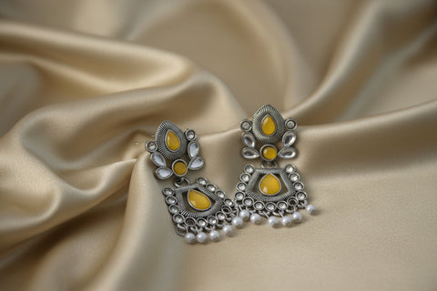 01O122513YL Oxidised Silver Pearl Earrings – Elegant Timeless