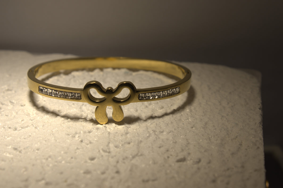 02T122501GD Elegant Gold Bracelet with Diamond Accents