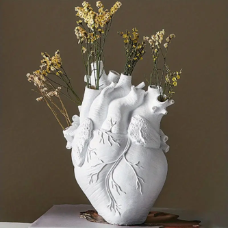 Heart-Shaped Resin Ornament – Elegant Decorative Vase