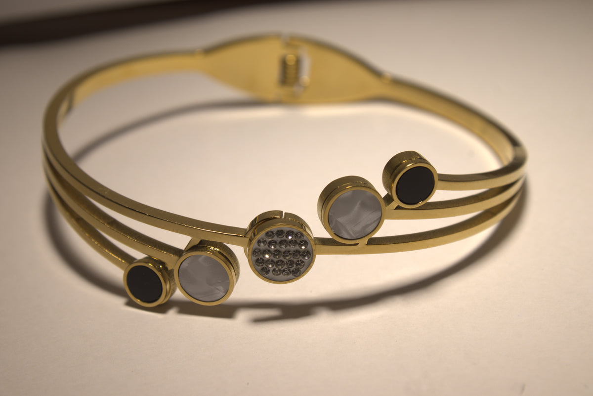 02T122504GD Chic Gold Anti Tarnish Bracelet with Geometric Circle Accents