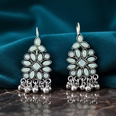 01O122502MR Oxidised Silver Pearl Chandbalis – Adjustable & Elegant
